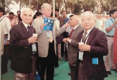 Tea time: Prof Hinkal, Prof Juinginger, Dr Vinod Shah and Prof Nagai